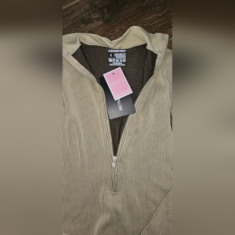 PRETTY LITTLE THING BODYSUIT SZ Small